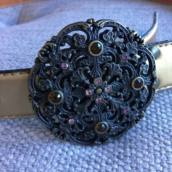 Fossil Metallic Color Belt with Statement Buckle Small - Picture 2 of 4